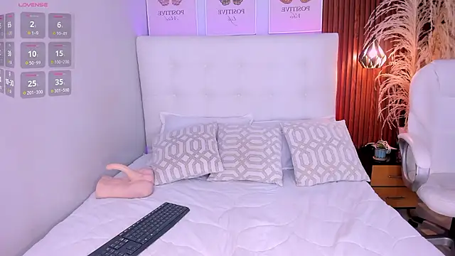 Snapshot of susie_thomsonn chatting on February 18, 2026, 3:26 am susie thomsonn online show from February 18, 2026, 3:26 am