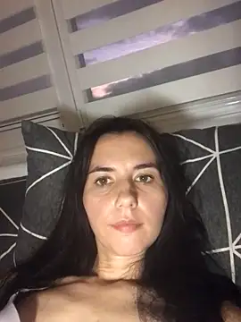 oliviya mur online show from October 18, 2025, 3:47 pm