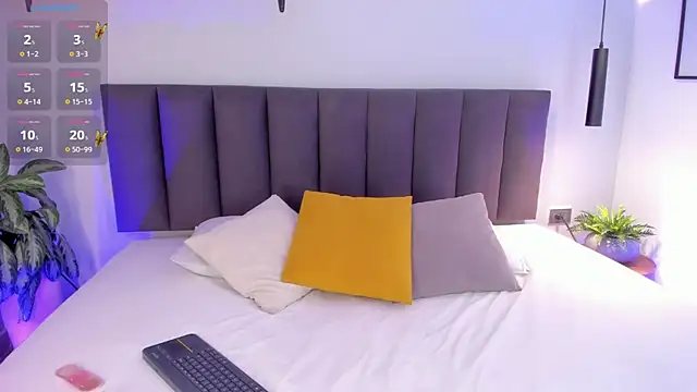 AilanaCortes online show from October 21, 2025, 11:53 am