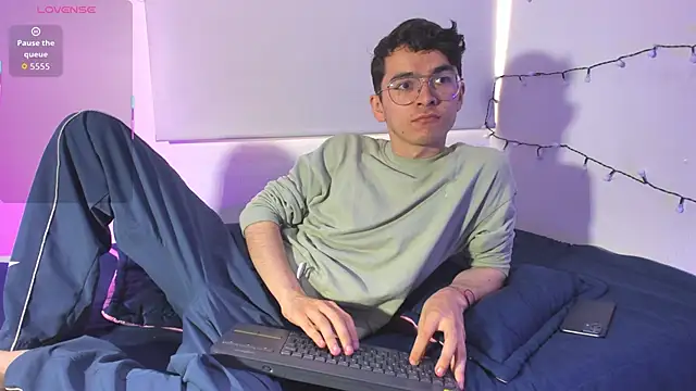 dani angel dark online show from December 14, 2025, 9:31 pm