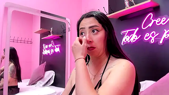 JuliethCruz  online show from November 30, 2025, 1:45 pm