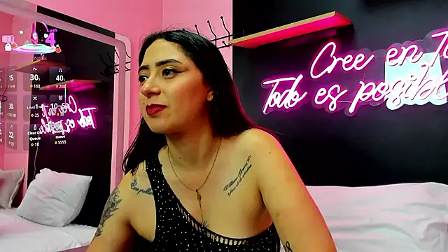 JuliethCruz  online show from January 14, 2026, 8:45 pm