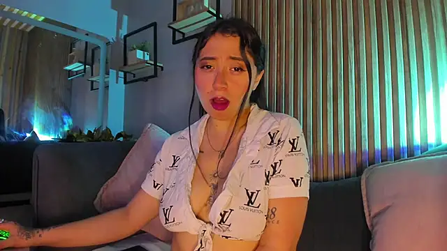 JuliethCruz  online show from June 18, 2026, 7:30 pm