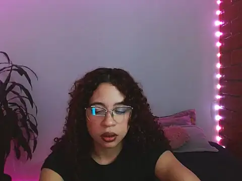 Medussa3033 online show from November 6, 2025, 2:48 am