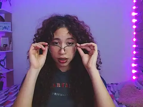 Medussa3033 online show from November 28, 2025, 1:17 am