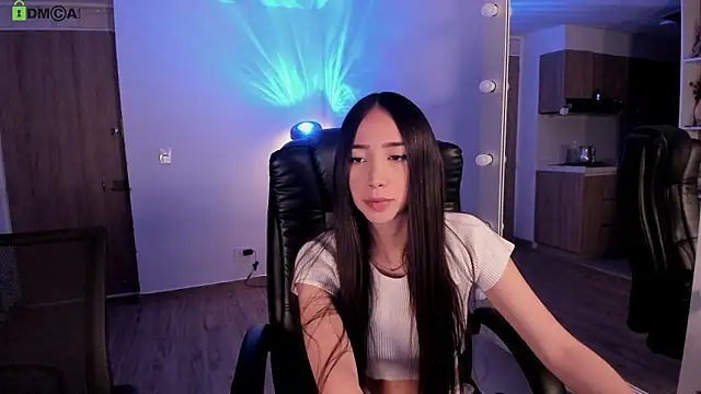 Snapshot of Mikeyvioleta_ chatting on February 6, 2026, 4:52 am Mikeyvioleta online show from February 6, 2026, 4:52 am