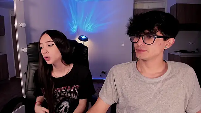 Snapshot of Mikeyvioleta_ chatting on November 26, 2025, 10:32 pm Mikeyvioleta online show from November 26, 2025, 10:32 pm