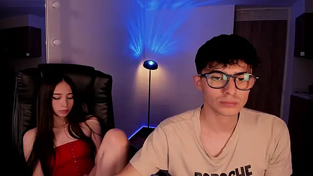 Snapshot of Mikeyvioleta_ chatting on December 4, 2025, 4:44 am Mikeyvioleta online show from December 4, 2025, 4:44 am