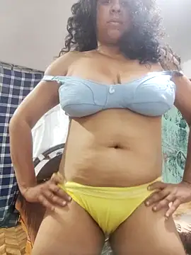 Karenmtroconiz online show from December 15, 2025, 2:56 pm