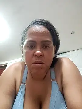 Karenmtroconiz online show from December 18, 2025, 2:43 pm