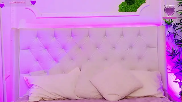 AriannaSins online show from April 22, 2026, 2:13 pm