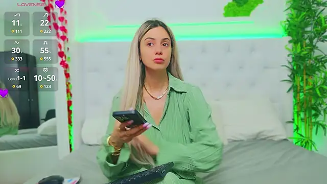 AriannaSins online show from March 18, 2025, 1:44 pm