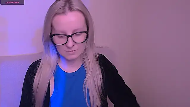 AllaLeomz online show from November 20, 2025, 9:32 am