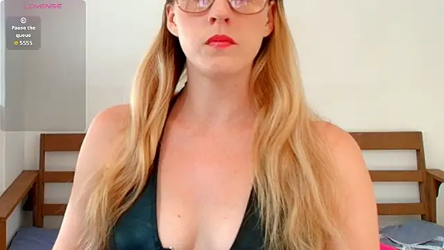 DemigoddessLexie online show from February 4, 2026, 1:11 am