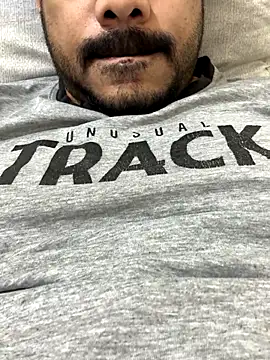 Handsome8677 online show from November 28, 2025, 11:27 pm