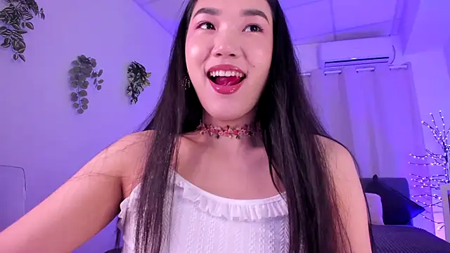 Divine Madeleine online show from June 12, 2026, 6:00 am