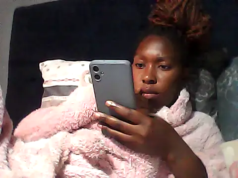 sexysmalldaily04 online show from October 17, 2025, 8:06 am