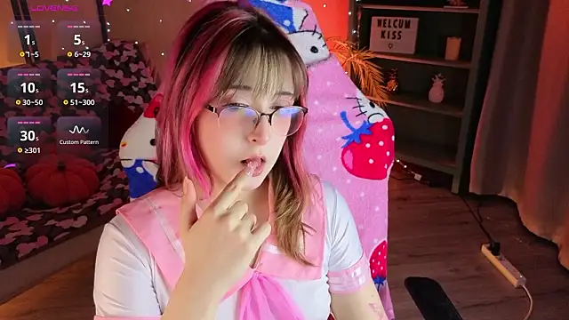 Snapshot of Soffi_Toffi chatting on March 14, 2026, 1:28 pm Soffi Toffi online show from March 14, 2026, 1:28 pm