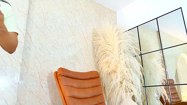 Antonella Russo1 online show from June 10, 2026, 1:23 pm
