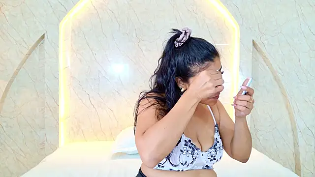 Antonella Russo1 online show from June 13, 2026, 1:31 pm