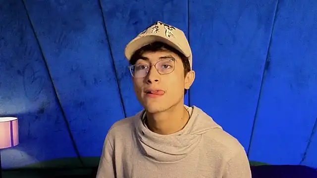 Aaron Eze online show from November 5, 2025, 10:46 pm