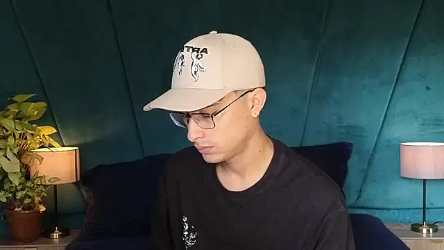 Aaron Eze online show from November 30, 2025, 1:12 pm