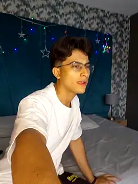 Aaron Eze online show from December 19, 2025, 7:27 pm