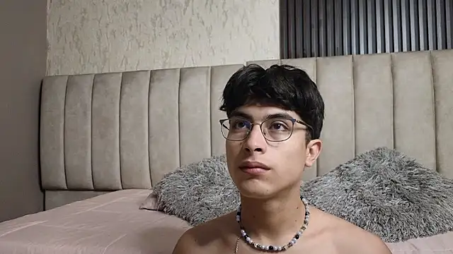 Aaron Eze online show from January 9, 2026, 8:05 pm