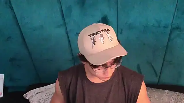 Aaron Eze online show from May 6, 2026, 1:37 pm