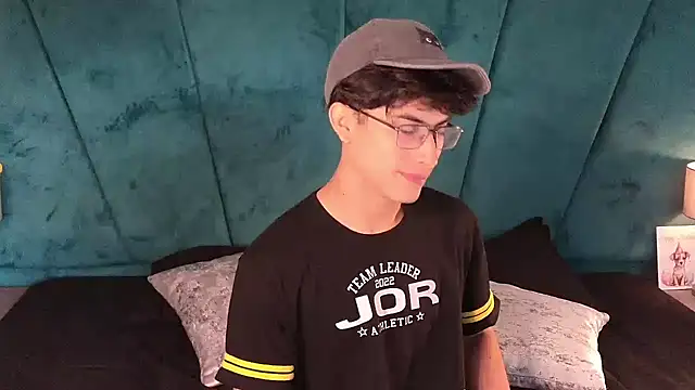 Aaron Eze online show from May 1, 2026, 2:22 pm