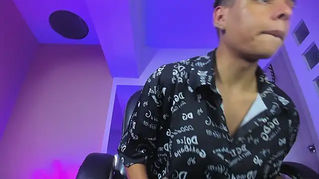 Xavier Fox    online show from March 5, 2026, 3:58 am