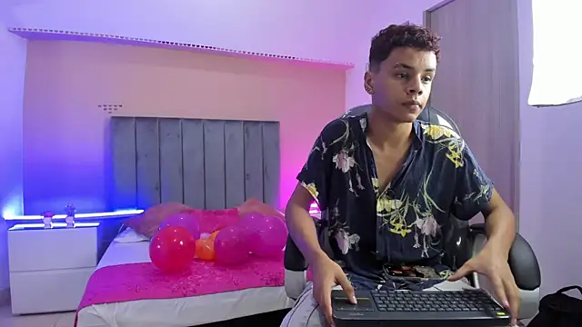 Xavier Fox    online show from March 26, 2026, 7:56 pm