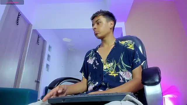 Xavier Fox    online show from March 13, 2026, 8:14 pm