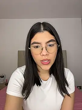 Julietalcl online show from April 5, 2026, 9:05 am