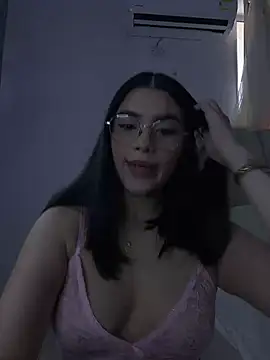 Julietalcl online show from April 30, 2026, 8:27 pm