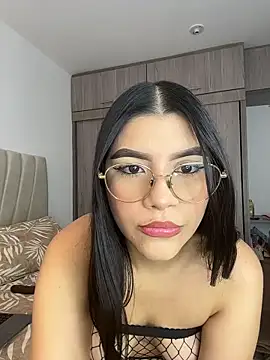 Julietalcl online show from April 20, 2026, 7:48 pm