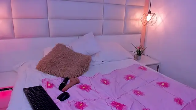 Sara clk online show from January 13, 2026, 9:52 pm