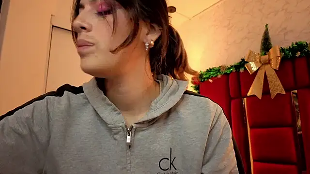 moon winy online show from December 21, 2025, 11:49 pm