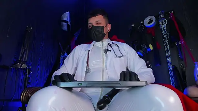 Snapshot of Master_Connor_BDSM chatting on June 8, 2026, 9:59 pm Master Connor BDSM online show from June 8, 2026, 9:59 pm