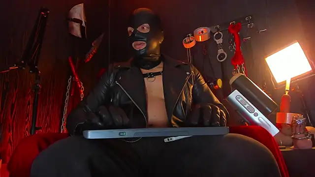 Master Connor BDSM online show from August 5, 2026, 10:37 pm