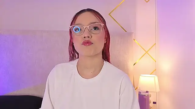 Snapshot of Martinaa_Garcia chatting on May 24, 2026, 7:58 pm Martinaa Garcia online show from May 24, 2026, 7:58 pm