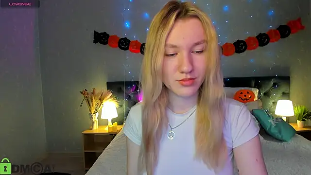 LinaRayy online show from October 22, 2025, 9:31 am