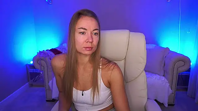 VixenMuse online show from October 17, 2025, 6:28 am