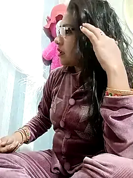 Vanshika1432 online show from January 18, 2026, 5:22 am