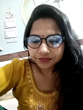 Vanshika1432 online show from October 25, 2025, 5:17 am