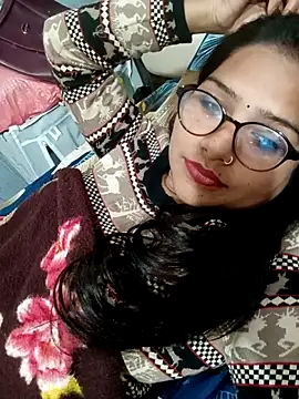 Vanshika1432 online show from November 18, 2025, 7:28 pm