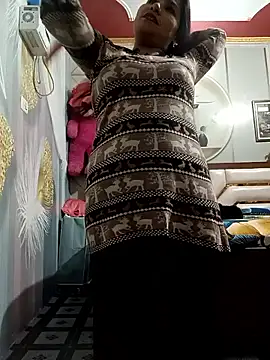 Vanshika1432 online show from November 18, 2025, 7:22 am