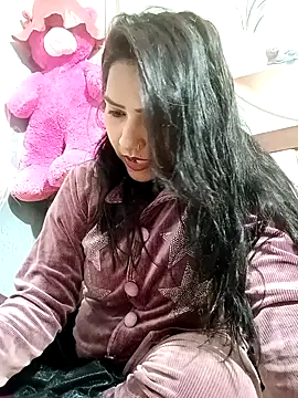 Vanshika1432 online show from December 15, 2025, 1:50 pm