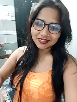 Vanshika1432 online show from November 7, 2025, 6:12 pm