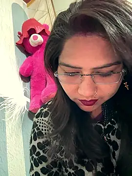 Vanshika1432 online show from January 16, 2026, 5:11 am